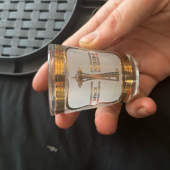 SPACE NEEDLE - SEATTLE, WASHINGTON - 22k Gold by Culver "Shot Glass" orig. - Picture 4 of 8